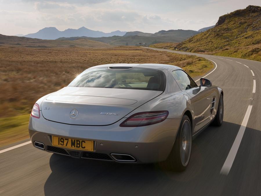  Mercedes-Benz SLS AMG 2010 года  (UK) (фото 9 из 19)